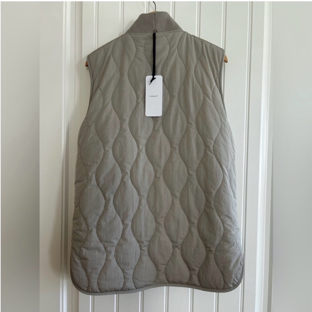 Varley Covey Reversible Quilt Gilet VEST
NWT - Picture 11 of 15